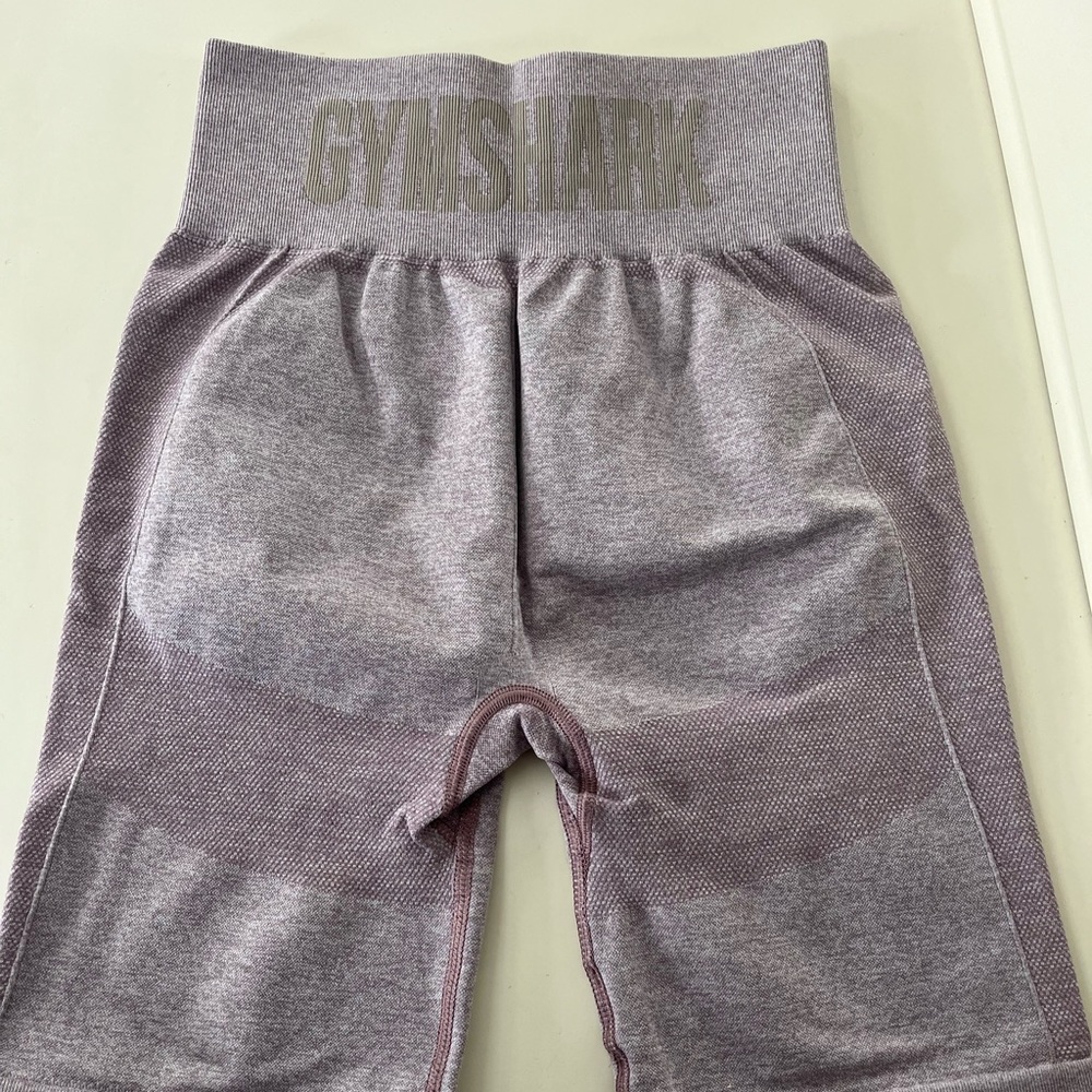 FLEX CYCLING SHORTS 
Gymshark Womens grey/pink
